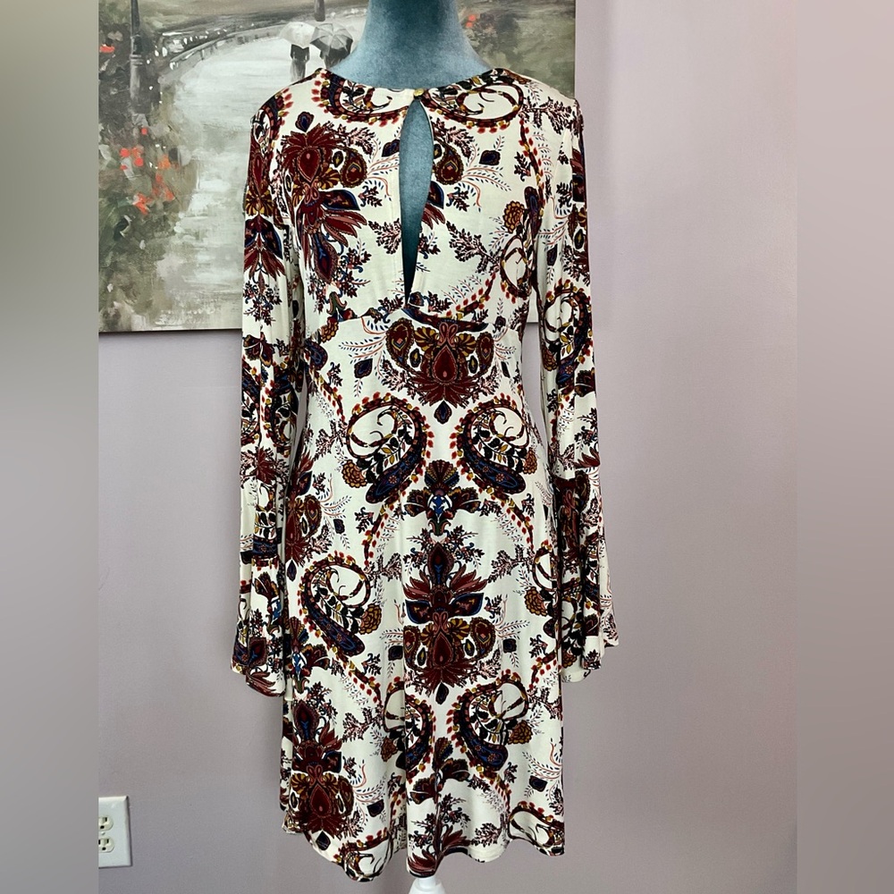 VENUS Long Sleeve Paisley Dress in Cream and Mutlicolor..NWOT